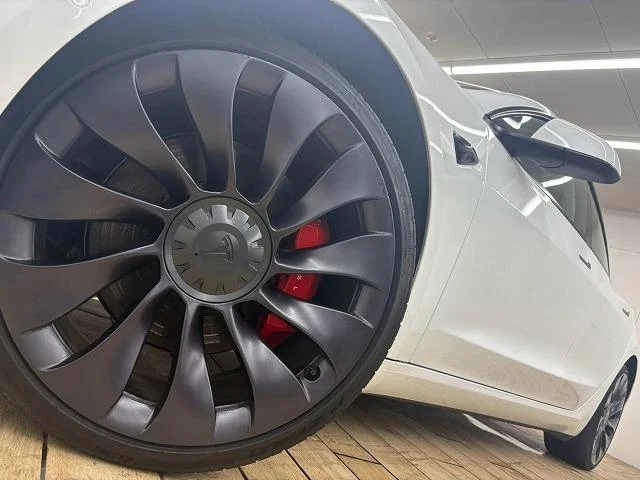 Tesla MODEL 3 38