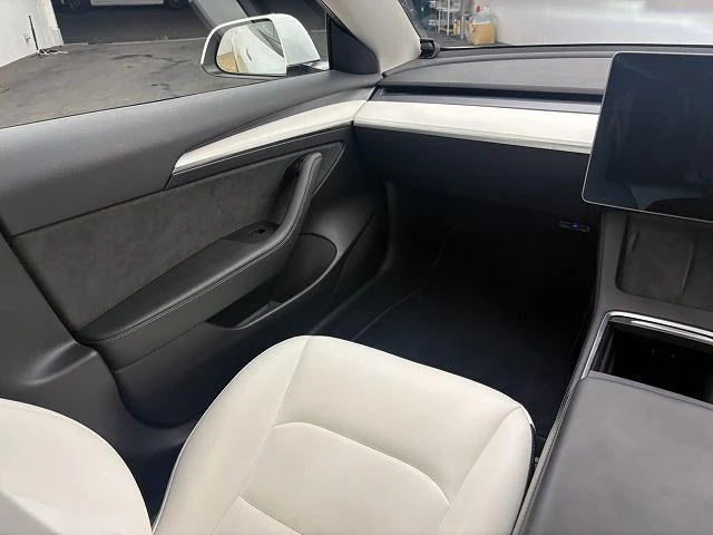 Tesla MODEL 3 52