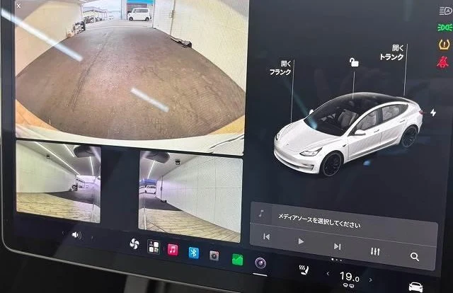 Tesla MODEL 3 4