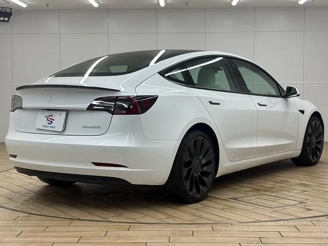Tesla MODEL 3 35