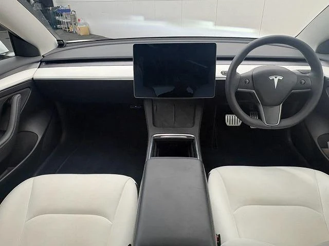 Tesla MODEL 3 51