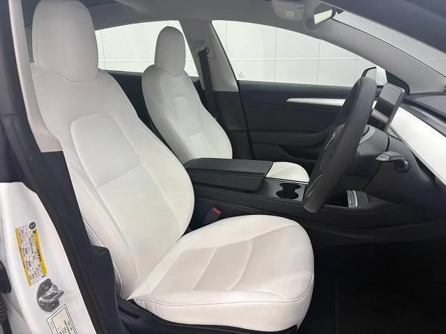 Tesla MODEL 3 11
