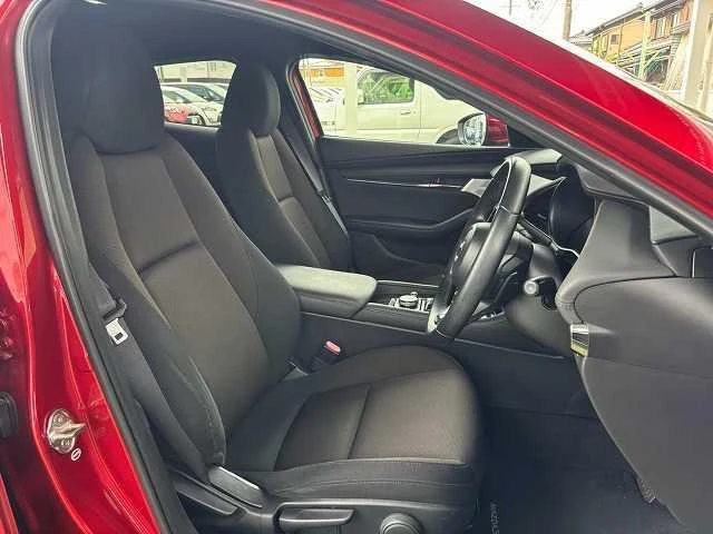 Mazda MAZDA3 11