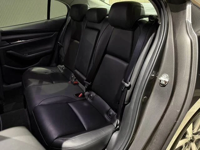 Mazda MAZDA3 27